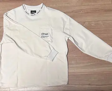 크림색 포켓 부착 긴팔 트레이닝복