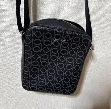 CK 로고 프린트 숄더백 블랙