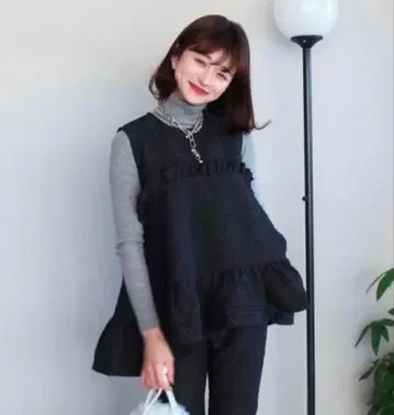 Bibiy (비비) MARGARET TOP