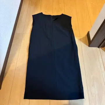 벨루나 네이비 슬리브리스 원피스