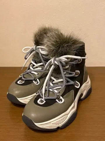 천연 가죽 볼륨 밑창 스니커즈 부츠 퍼 포함 카키 23