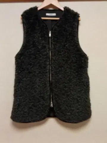 저널 스탠다드 리룸 양 인조 모피 지퍼 베스트