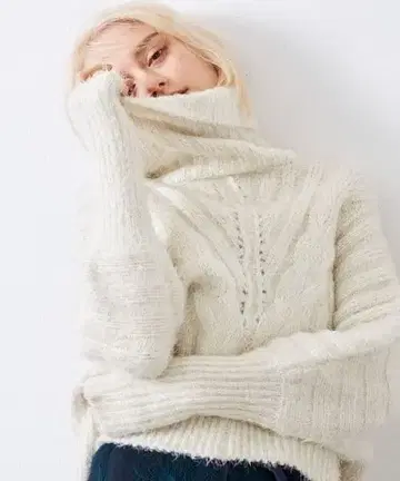 아이보리 터틀넥 니트 FREE 사이즈