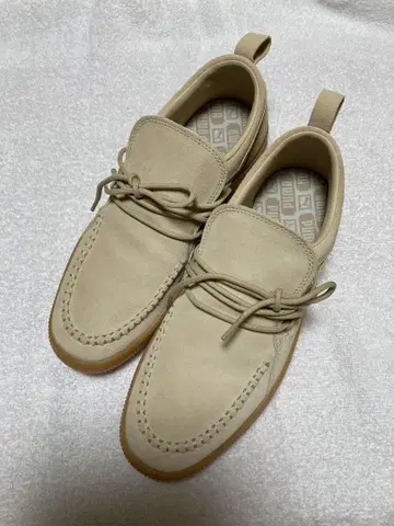 푸마 베이지 스웨이드 레이스업 슈즈