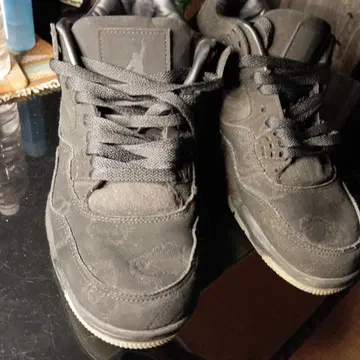 Jordan KAWS 블랙 스니커즈