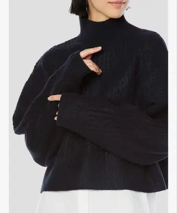 Mila Owen 미라 오웬 네이비 니트