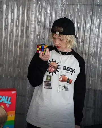 BECK and call 래글런 T셔츠