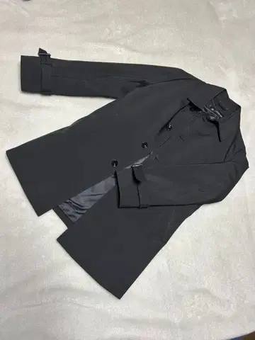 블랙 더블 브레스트 트렌치코트