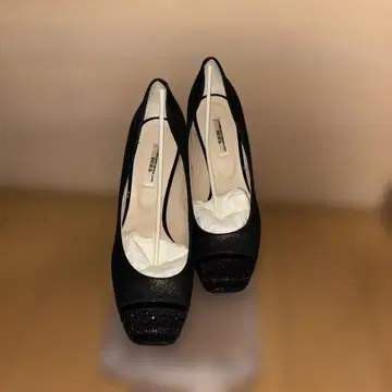 세븐 트웰브 서티 스퀘어토 블랙 글리터