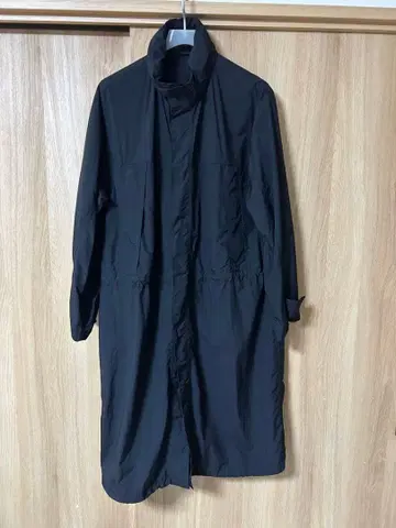 유니클로 U 라이트 웨이트 코트 블랙 M 사이즈 OVY