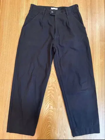 HATSKI 스티치 루즈 테이퍼드 트라우저스 하츠키