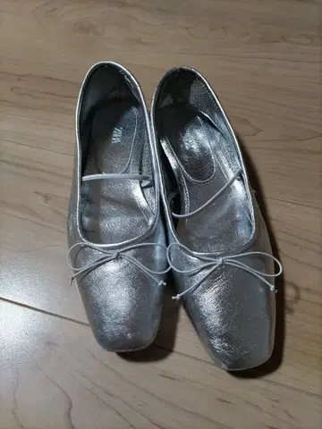 실버 리본 포함 플랫슈즈 37