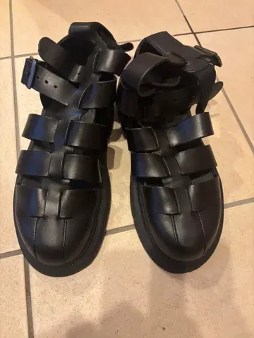 블랙 스트랩 부츠 닥터마틴