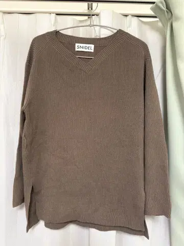[시착만 한 상품] SNIDEL 브라운 V넥 스웨터 & 스커트 세트