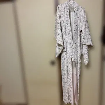 꽃무늬 자수 옅은 핑크