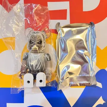 베어브릭 시리즈 51 아이언 메이든 뒷면