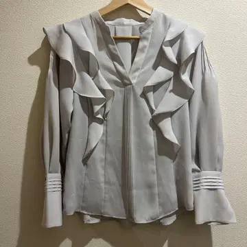 SNIDEL 프릴 긴팔 블라우스