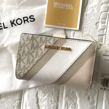 새상품 마이클코어스 MICHEAL KORS 이단 접이식 지갑 화이트