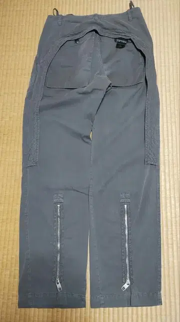 그리핀 아치 백 트라우저