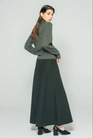 CASA FLINE 카사플라인 압축 울 플레어 스커트 블랙 00