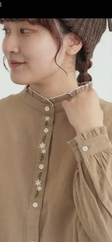 사만사 모스모스 플라켓 자수 프릴 블라우스 베이지 프리 사이즈