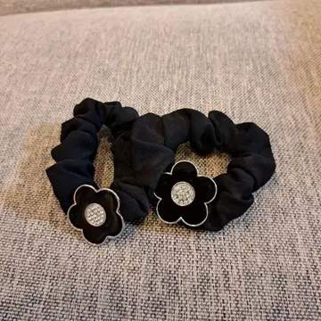 마리콴트 꽃 비쥬 포함 스크런치 2개 세트