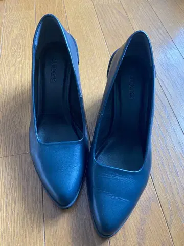 zucca 소가죽 하이힐