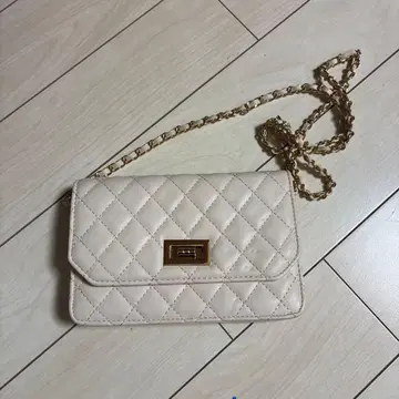 베이지 퀼팅 숄더백