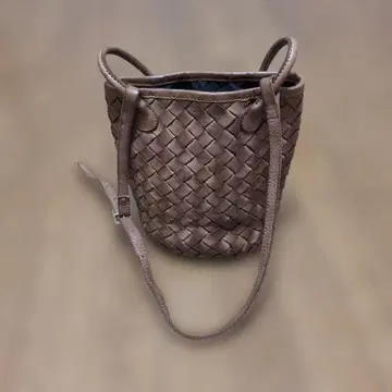로비타 츄룹 뜨개질 가죽 숄더백 브라운