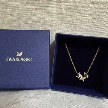 Swarovski 나비 모티브 목걸이 핑크 골드