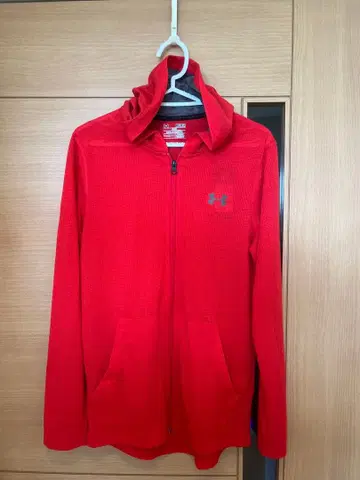 언더아머 스레드본 풀 집 후디 레드