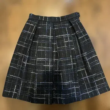 내추럴 뷰티 natural beauty 스커트 네이비 무릎 기장