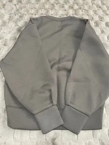 BARNYARDSTORM 그레이 맨투맨