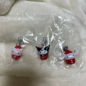 산리오 캐릭터즈 딸기 마크 액세서리