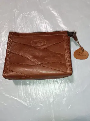 이비자 Exciting Club 가죽 파우치 브라운