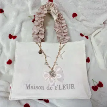 Maison de FLEUR 리본 패턴 자카드 스퀘어 토트