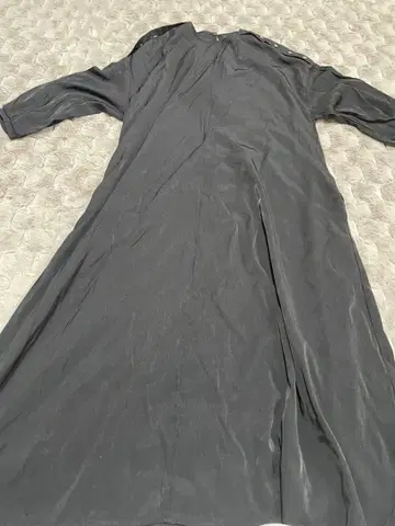 블랙 긴팔 원피스 버튼 포함