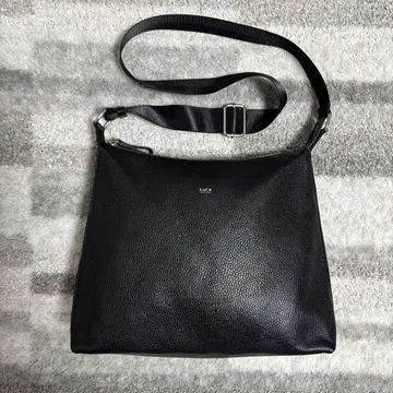 Lui's 루이스 슈링크 가죽 가죽 숄더백 블랙 검정