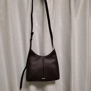 미니 삼각 숄더 (HARE)