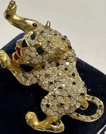 반짝이는 위압감 느껴지는 사자? 디자인 골드톤 브로치 골동품 레트로