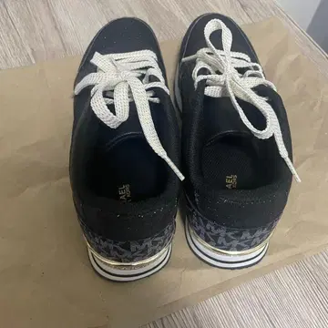 MICHAEL KORS 블랙 스니커즈