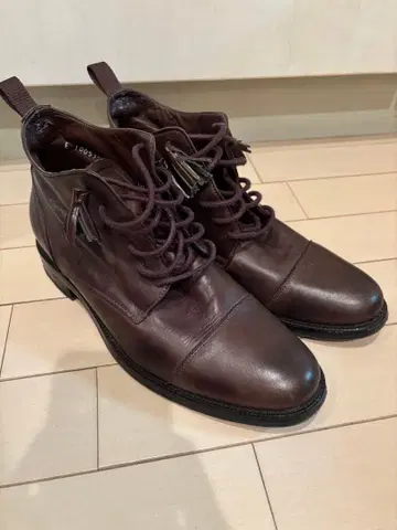 다크 브라운 가죽 레이스업 부츠