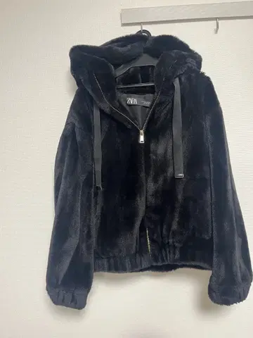 ZARA 에코 퍼 후드티 블랙