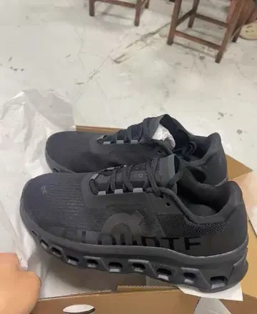 당일 발송 On Cloudstratus 블랙 스니커즈 27cm