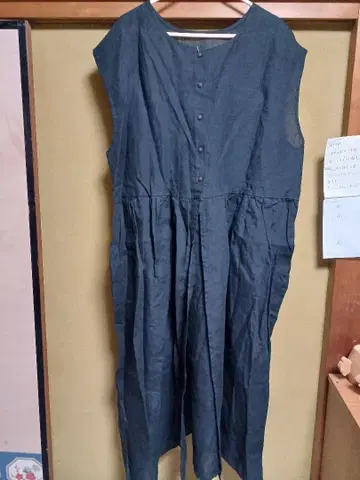 blue willow 슬리브리스 에이프런 원피스 블랙