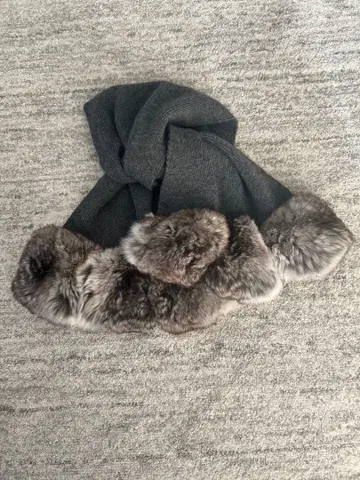 폭시 퍼 포함 캐시미어 머플러