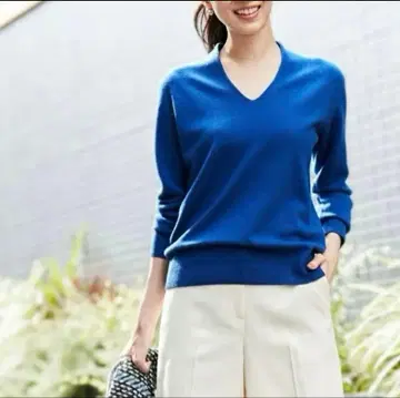 ICB [캐시미어 혼방] Linda V넥 니트 BLUE