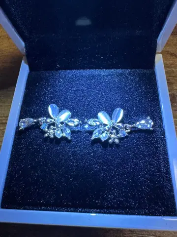 엘레강트한 꽃 모티브 귀걸이