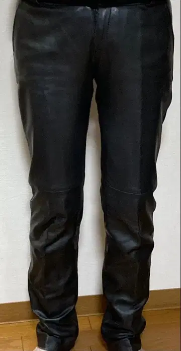 블랙 가죽 슬림핏 팬츠