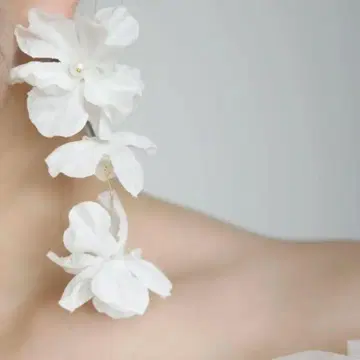 브라이덜 화이트 플라워 귀걸이 new.n 뉴엔